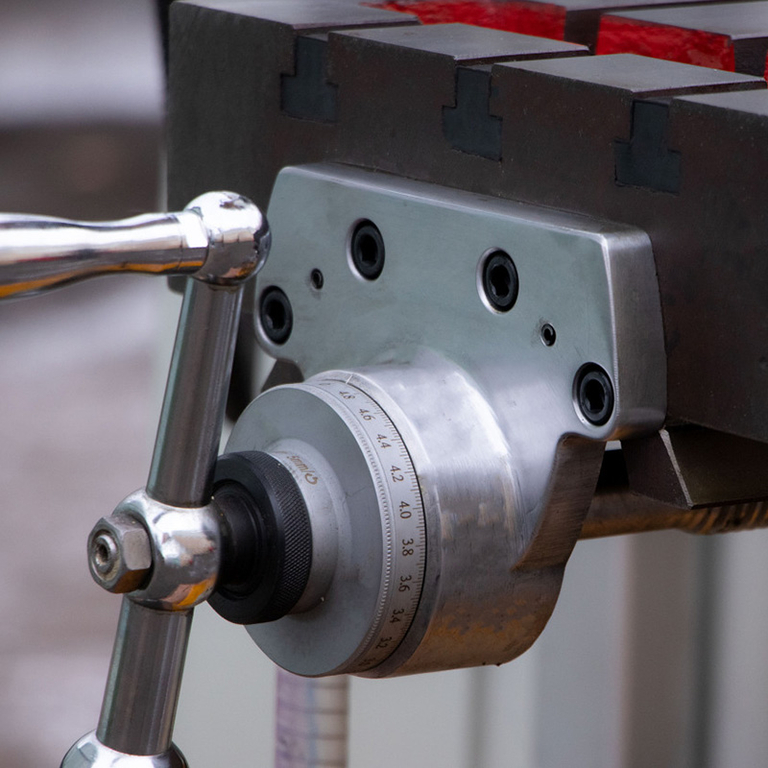 Фрезерный станок с УЦИ Visprom FHX-55PD (38807000)