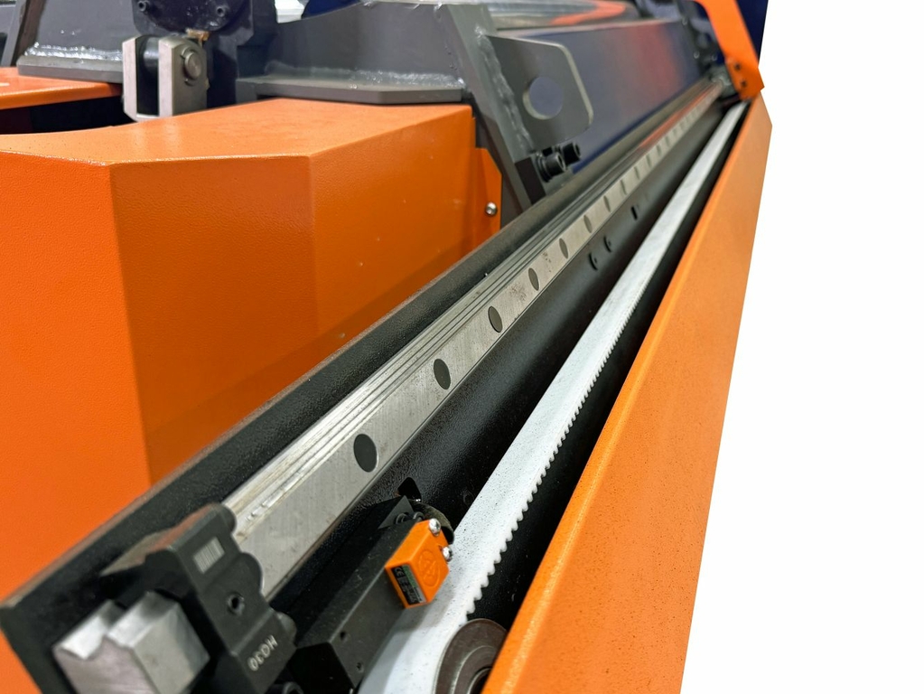 Автоматический вальцовочный станок FBM 1.5x1300