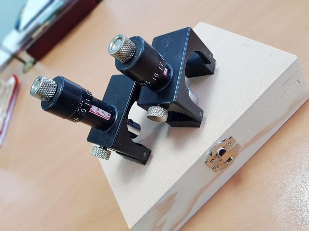 Магнитное устройство для выставления ножей в ножевых барабанах