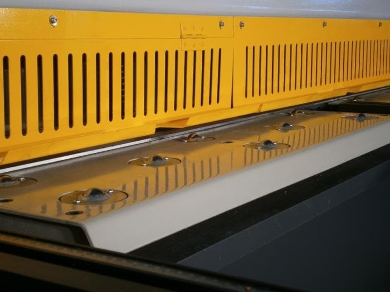 Гильотина гидравлическая с поворотной балкой Metal Master HCJ 2560E