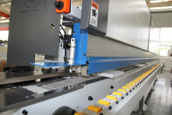 Кромкооблицовочный автоматический станок BJD F770J