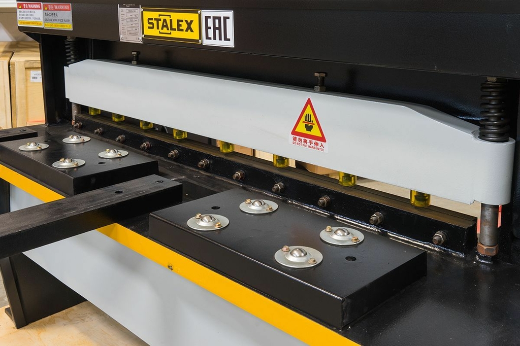 Гильотина электромеханическая Stalex SBJB 3x1500 (102505)