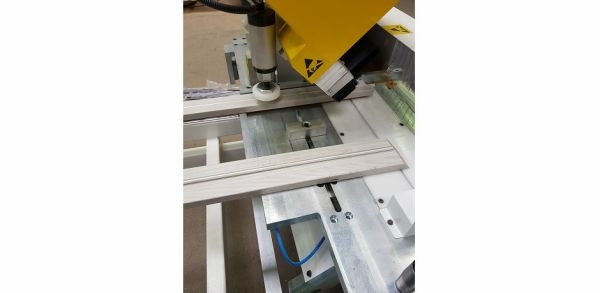 Полуавтоматический двухпильный станок для торцевания-сверления Emin Tosun Doormaster 350 SFR