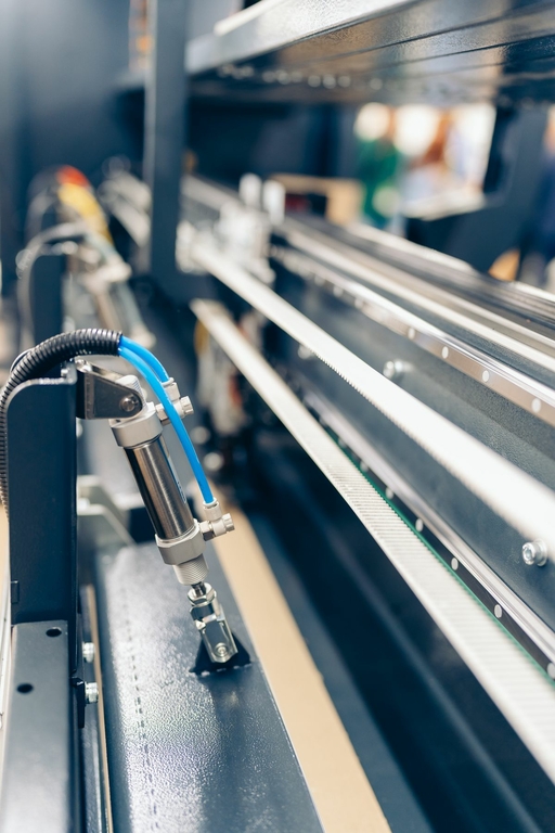 Автоматический станок для резки и рилевки картона NEOBOX 8