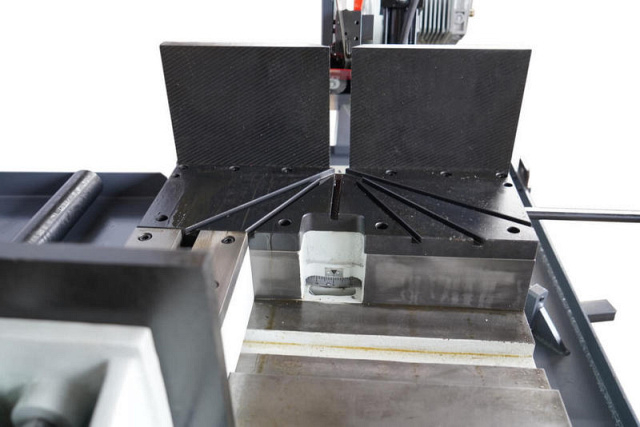 Полуавтоматический ленточнопильный станок IRONMAC CUT-330SAF