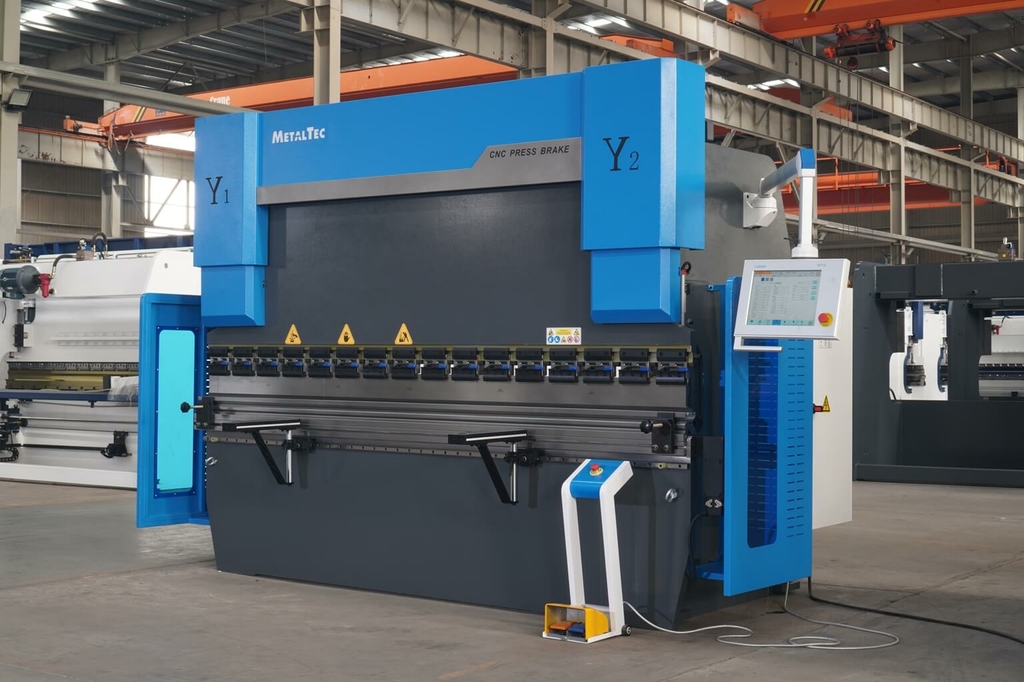 Листогибочный пресс с ЧПУ MetalTec HBС 110/2500 4+1 ЧПУ МТ-15