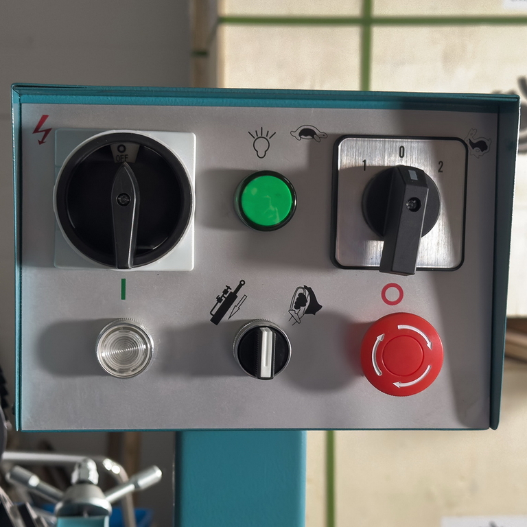 Ленточнопильный станок AURA LM-220G/380 (40220300)