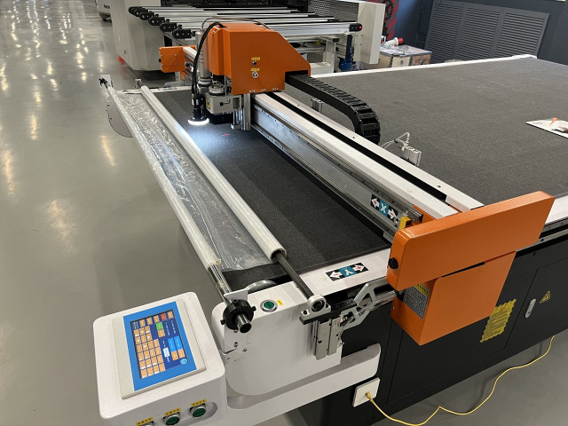 Многофункциональный планшетно-режущий плоттер Filato DIGICUT 1625 B33