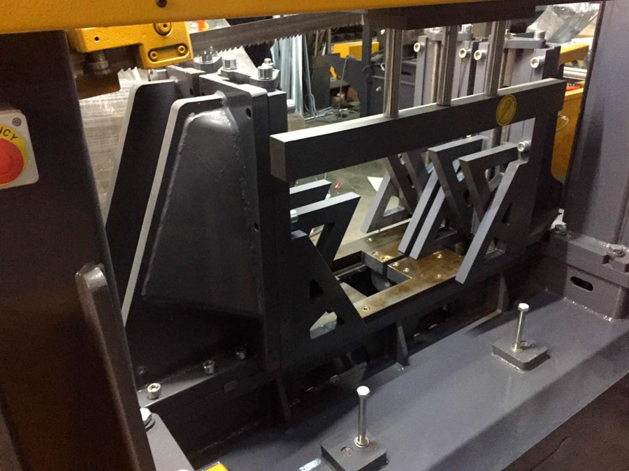 Полуавтоматический ленточнопильный станок Kesmak KLY PK 550