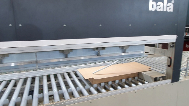 Автоматическая линия для склейки коробок из гофрокартона Intelpack 410