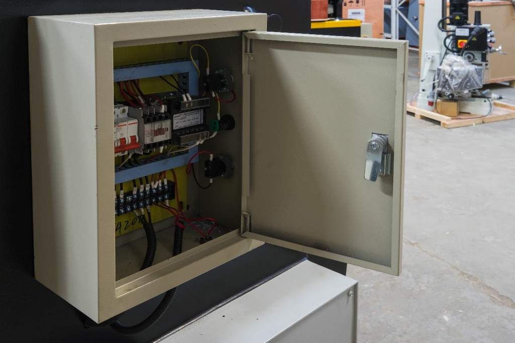 Гильотина электромеханическая Stalex SBJB 3x1500 (102505)