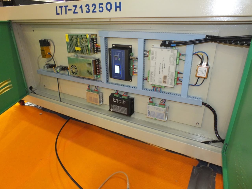 Лазерно-гравировальный станок LТТ Z2513QH