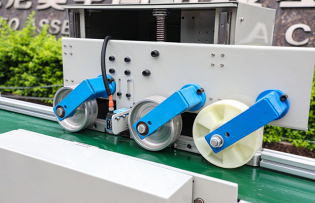 Автоматический торцовочный станок проходного типа EcoWood CFS-200 CFS-200 MAX