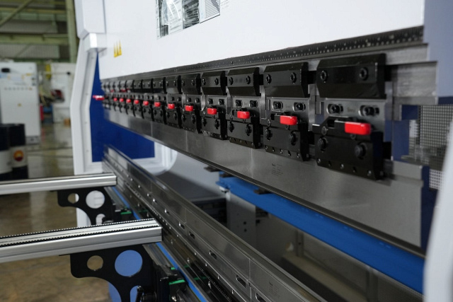 Гидравлический листогибочный пресс SMD PBC-110/2500