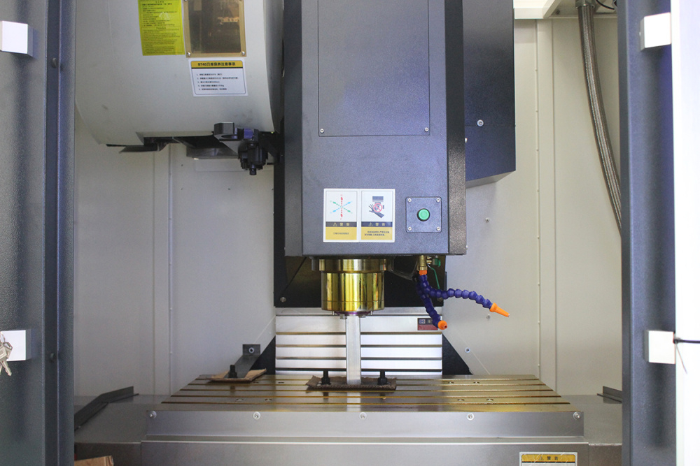 Фрезерный станок 3-х осевой MetalCraft VMC855 с ЧПУ HNC-818D (VMC855.H.11/15.10.20.P)