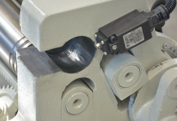 Вальцовочный станок трехвалковый электромеханический NEDMACH NR