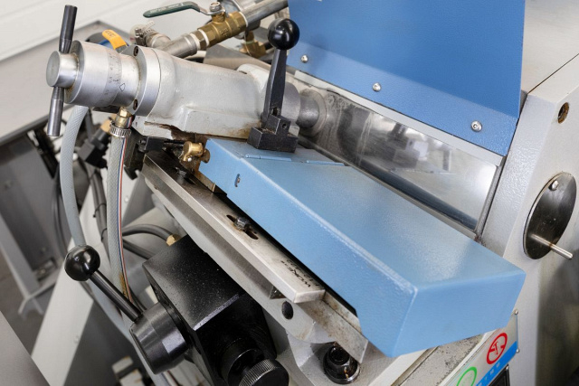 Бесцентрово-шлифовальные станки UNIVEQ UCG-3015 NC