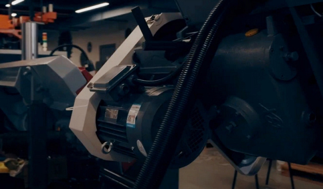 Автоматический ленточнопильный станок по металлу колонного типа IRONMAC CUT-530CHA