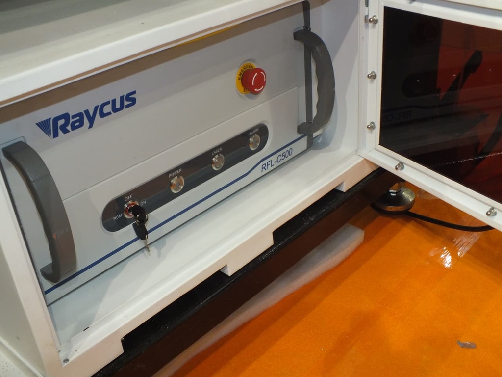 Лазерно-гравировальный оптоволоконный станок с ЧПУ LТТ Z2513GW