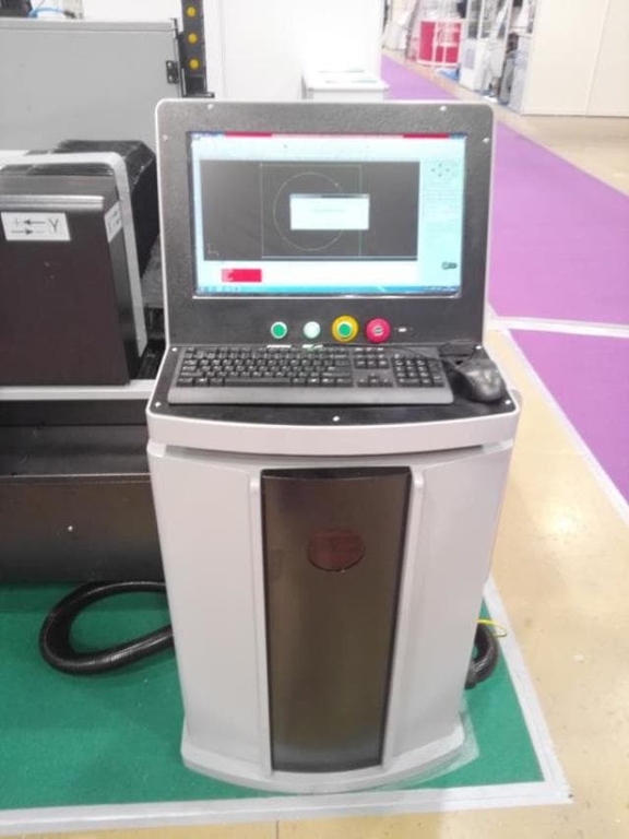 Оптоволоконный лазерный станок с чпу для раскроя металла Ltt HN3015C