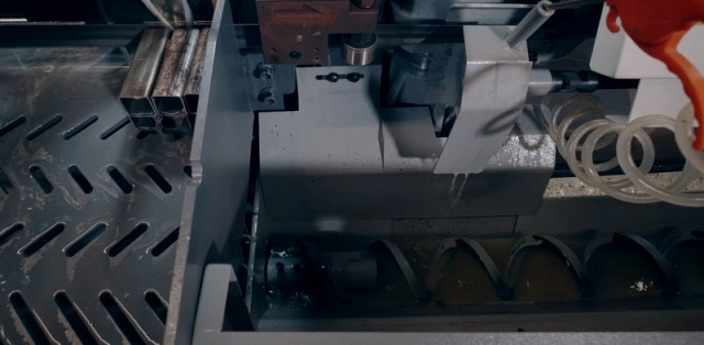 Автоматические ленточнопильные станки по металлу колонного типа IRONMAC CUT-500, 650, 700 CHA