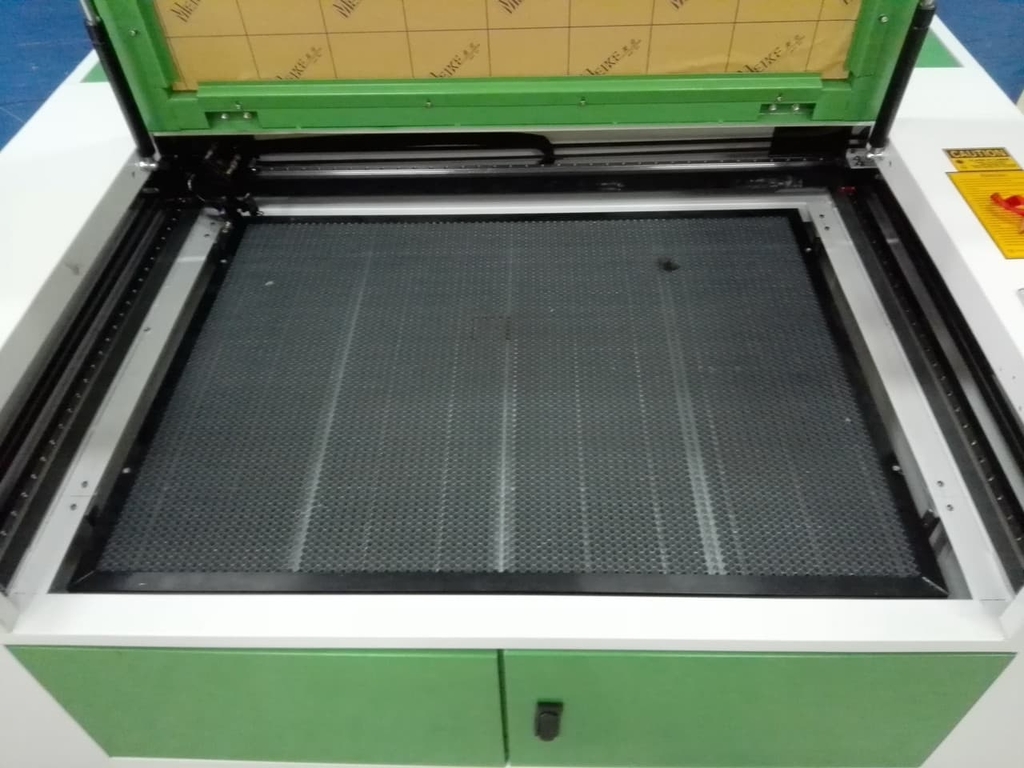 Лазерно-гравировальный станок LTT-Z9060B