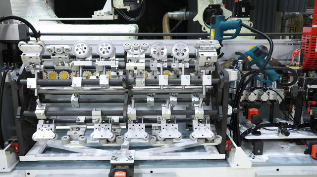 Автоматический кромкооблицовочный станок Nanxing NB875E