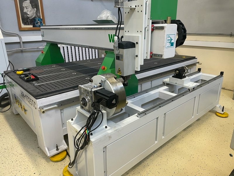 Фрезерно-гравировальный станок с чпу WoodTec HR 1325TC