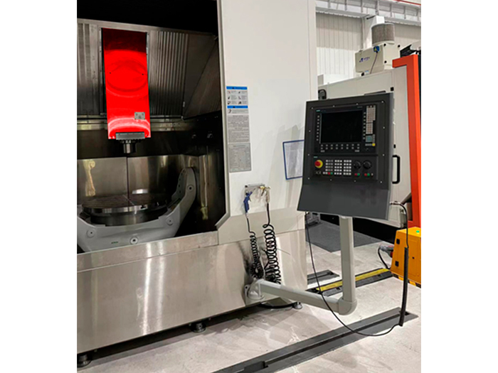 5-осевой фрезерный обрабатывающий центр VMC800