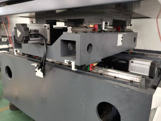 Проволочно-вырезной электроэрозионный станок Kingred KD400