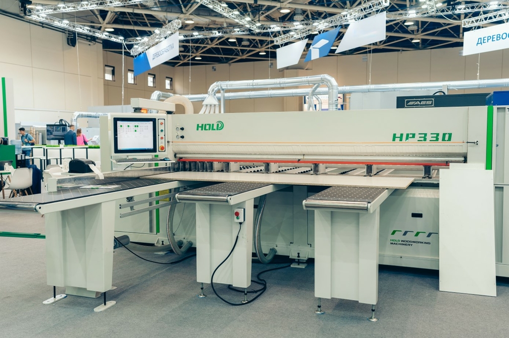 Форматно-раскроечный центр с ЧПУ HOLD HP330