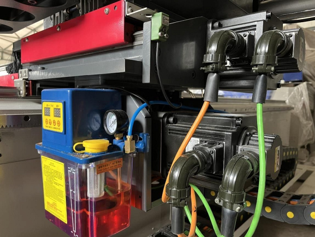 Токарный центр с ЧПУ с автозагрузкой заготовок Beaver 12D4 AUTO AT