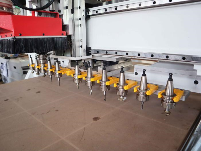 ФРЕЗЕРНЫЙ СТАНОК С ЧПУ HOLD HE2130GA