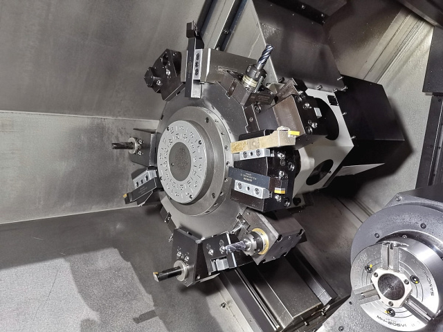 Токарный центр с осью Y и противошпинделем SKM NL 2500SY