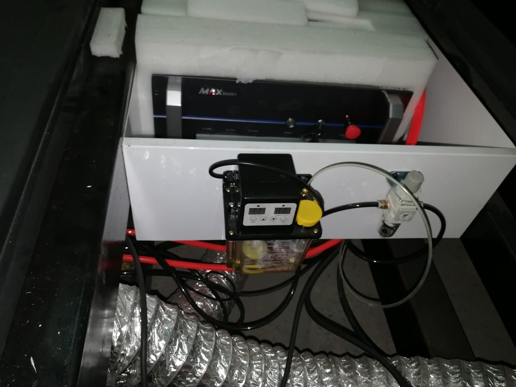 Оптоволоконный лазерный станок для резки металла LTT-3015C-1000