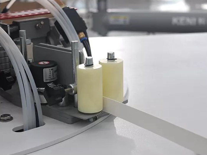 Кромкооблицовочный станок KN-620-3 для криволинейных деталей 2 в 1 (оклейка и фрезеровка), EVA и PUR