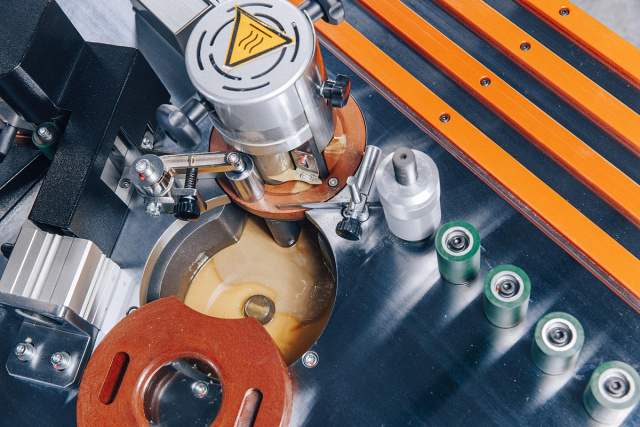 Кромкооблицовочный станок с ручной подачей Filato  FL-91