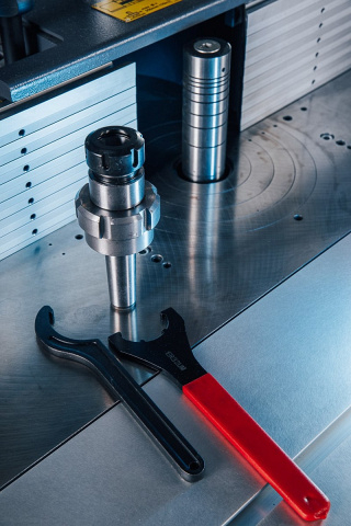 Фрезерный станок с наклонным и сменным шпинделем OSTERMANN Т 1003