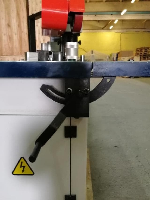 Кромкооблицовочный станок с автоподачей LTT MF50SA