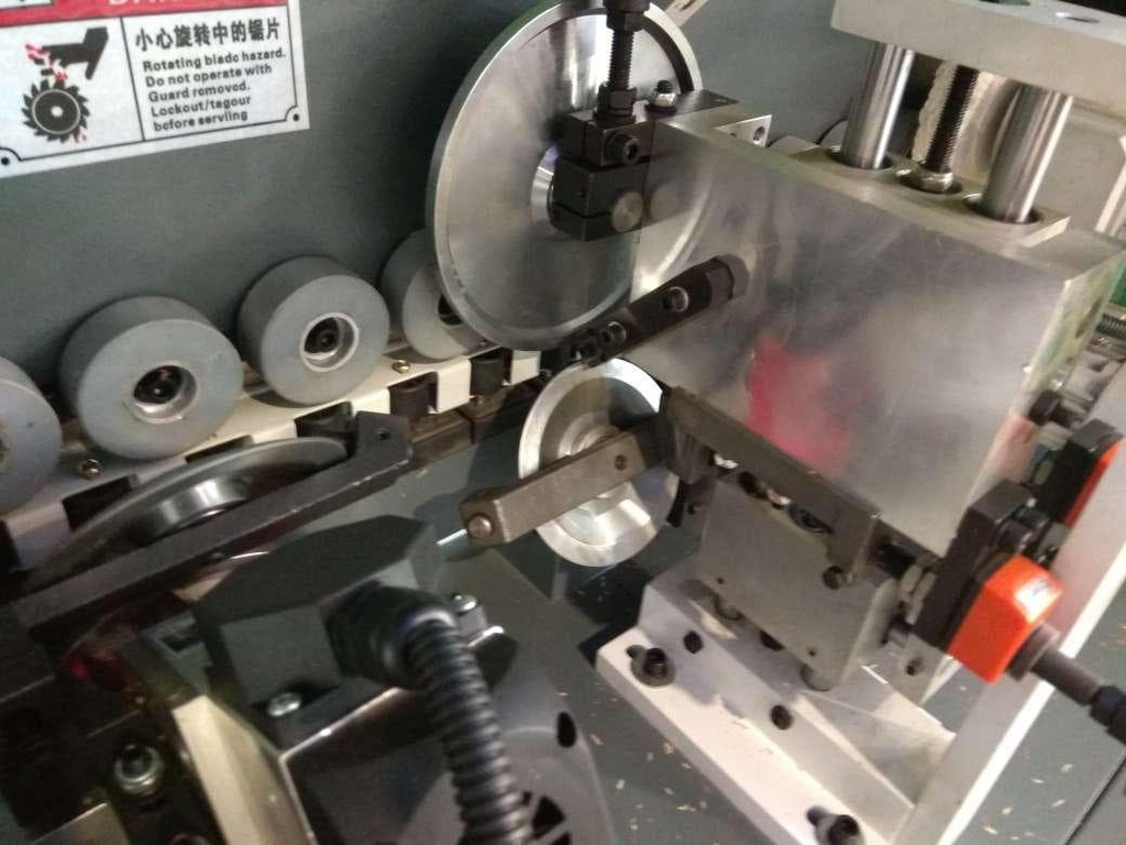 Автоматический кромкооблицовочный станок LTT MF368