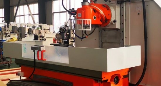 Широкоуниверсальный фрезерный станок FHU6