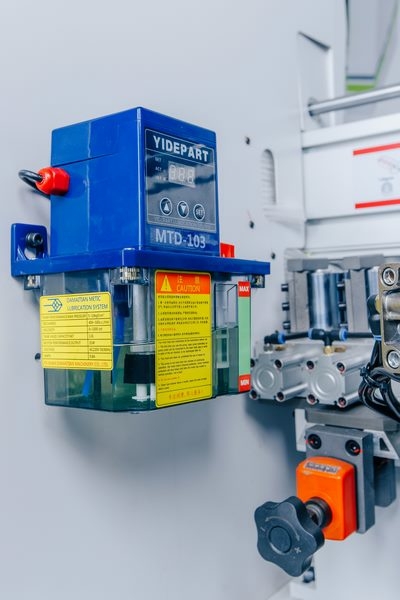 Станок для облицовывания кромок мебельных деталей WoodTec EdgeMatic 600C PRO