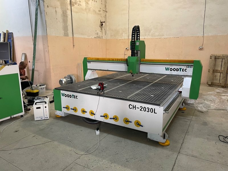 Фрезерно-гравировальный станок с чпуWoodTec CH 2030L