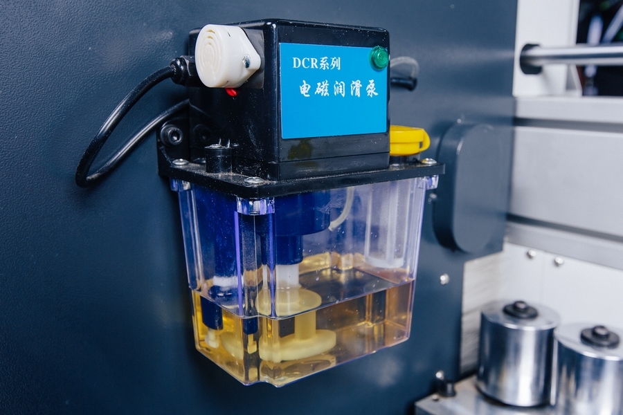 Станок для облицовывания кромок мебельных деталей WoodTec X600