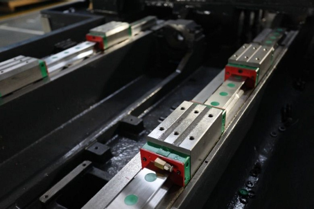 Горизонтальный обрабатывающий центр KHM 80P