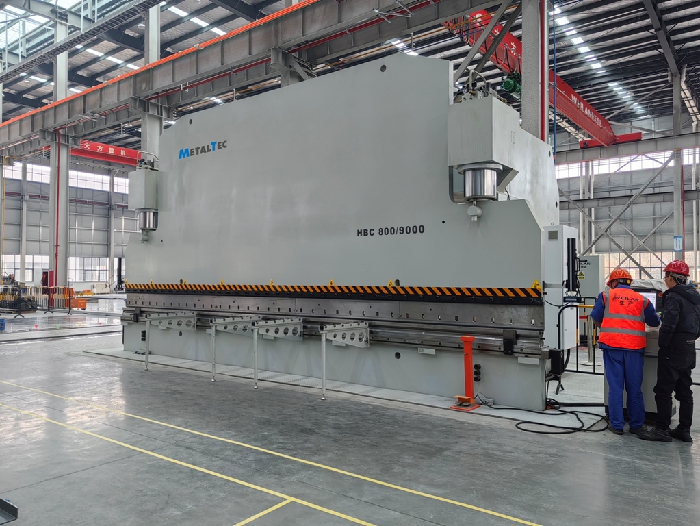 Листогибочный гидравлический пресс с ЧПУ MetalTec HBC 1000/6000