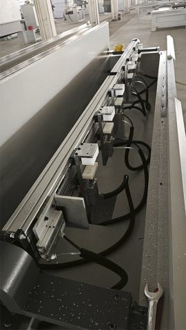 Фрезерные станки c двумя шпинделями и поворотным столом с ЧПУ ALUMIL 4000-2M SYNTEC