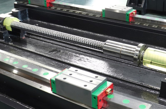 Вертикальный фрезерный обрабатывающий центр IRONMAC IMV-10.50 PRO