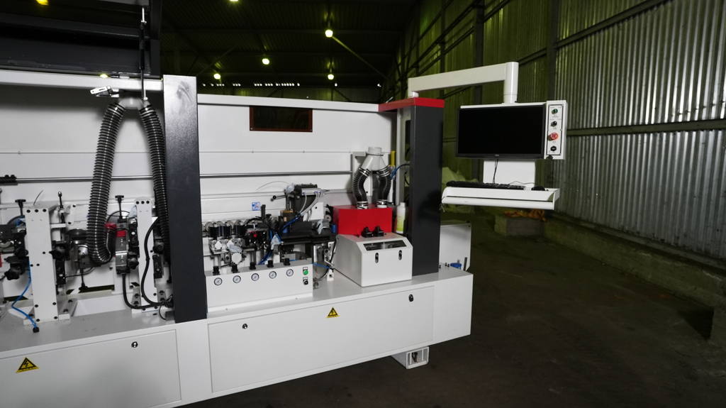 Автоматический кромкооблицовочный станок с серво-перенастройкой основных узлов ADVANTAGE 5000RF SERVO