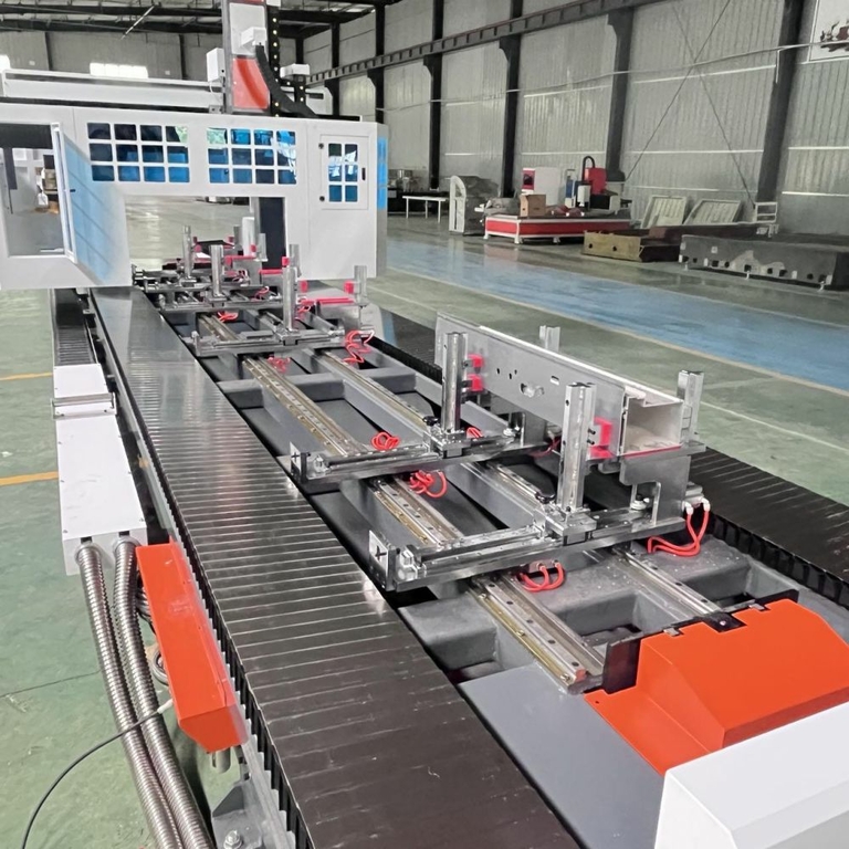 4-осевой портальный обрабатывающий центр LM4-CNC-7000 с ЧПУ для обработки алюминиевого профиля